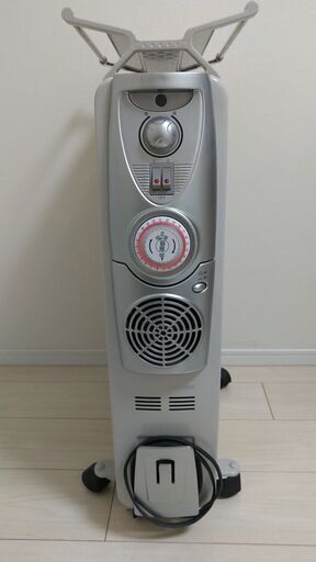 VERSOSオイルヒーター ファン付 ﾀｵﾙﾊﾝｶﾞｰ付 10枚ｽﾄﾚｰﾄﾌｨﾝ ☆【超美品】