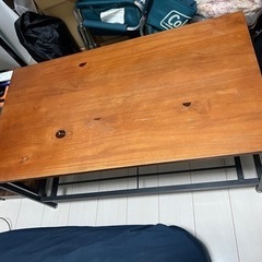 木目調のテーブル＋チェアセット