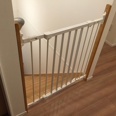 日本育児　階段上でも使用できるゲート