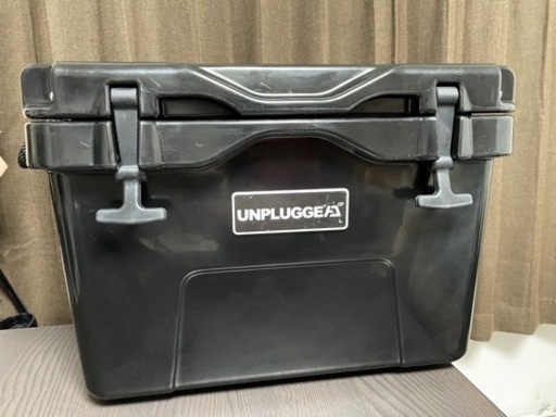 UNPLUGGED CP ハードクーラーボックス 25QT 約 23.6L CHILL チル (ブラック 黒)