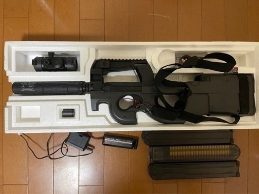 取引中　東京マルイ　P-90 エアガン　電動ガン　スコープ着　値下げ交渉可