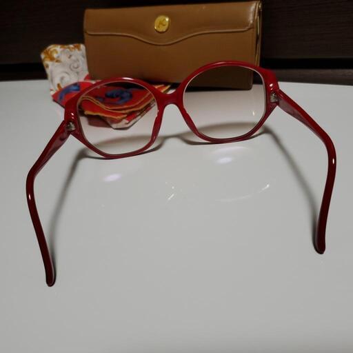 Christian Dior　赤いサングラス