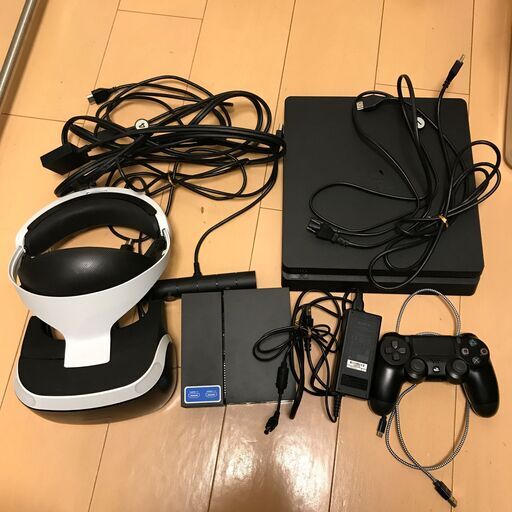 中古　PS4本体 MODEL CUH-2000A＋VR CUH-ZVR1セット　VRを即楽しめます。