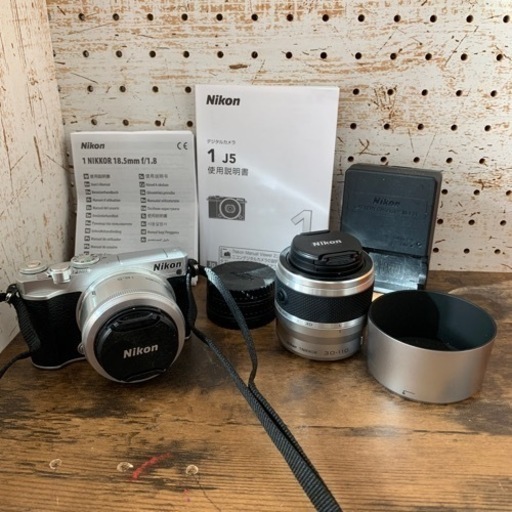 カメラ　Nikon1J5Wi-Fiミラーレス一眼レフ/Nikon1 ズームレンズ 30-110mm 1:3.8-5.6 VR シルバー付き。