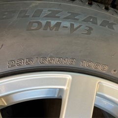 ☆アウディ Q7 スタッドレスタイヤ 235/65R18 106Q☆