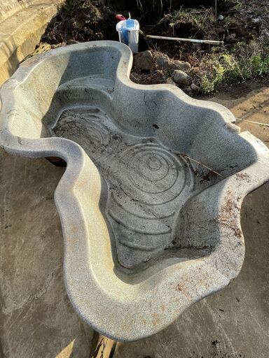 庭用石造り風池（2m x 2m x 50cm）