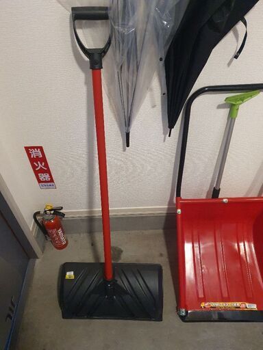 【24日までに取りに来れる方】雪かき道具(ママダンプとスコップ)