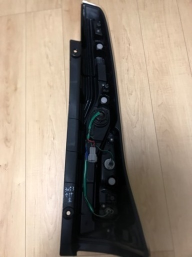 セレナC26後期テールランプ左側(美品)
