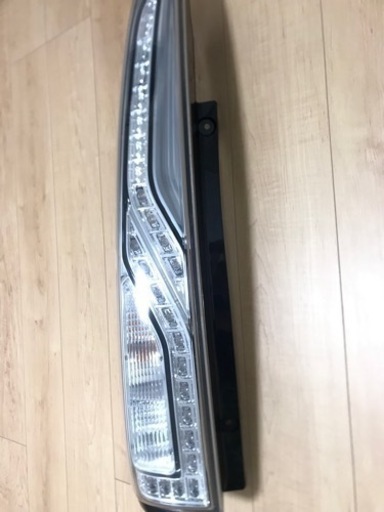 セレナC26後期テールランプ左側(美品)