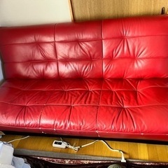 真っ赤なソファ