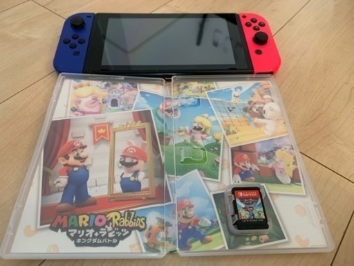 任天堂　Switch (本体とコントローラー×2.カセット)