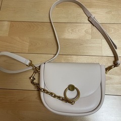 ⭐︎新品未使用⭐︎charles&keith 白いショルダーバッグ