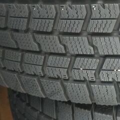 スタッドレスタイヤ　ワンシーズンのみ使用　185/60R15