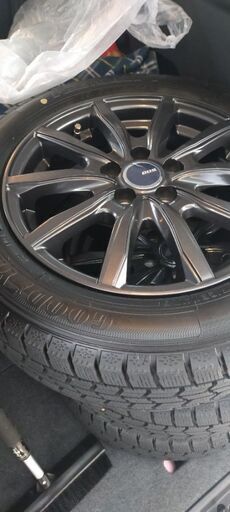 スタッドレスタイヤ　ワンシーズンのみ使用　185/60R15