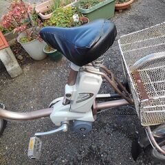 タイヤ交換済み、バッテリー良好、長年のサビ、汚れあります、サドル破れあります。