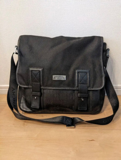 GIVENCHY ショルダーバッグ　ジバンシィ  ジバンシー