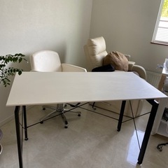 パソコンデスク学習机　ニトリ白いテーブル