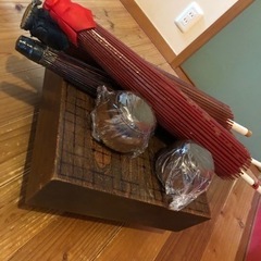 古い碁盤と和傘