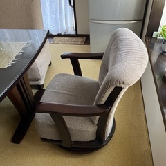【中古品美品】ダイニングテーブルセット　キャスター付きの椅子