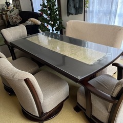 【中古品美品】ダイニングテーブルセット　キャスター付きの椅子