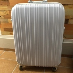 Lサイズ　スーツケース 白　4輪