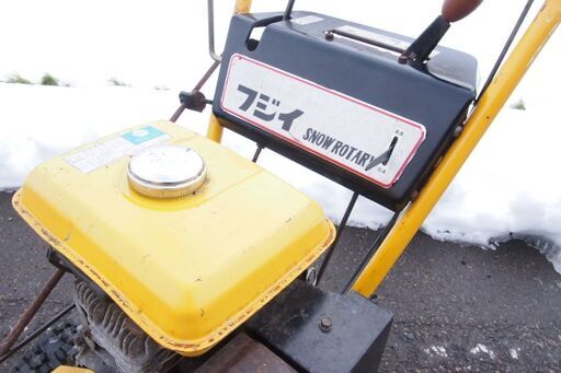 黄色除雪機6馬力今年も雪が沢山降るそうです。富山、石川、金沢