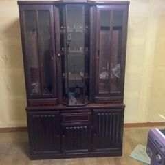 【無料】中古の食器棚　回転式の棚がオシャレです。