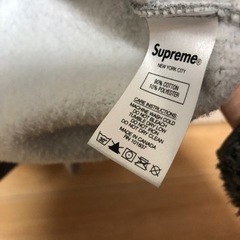 美品 シュプリーム Supreme 刺繍 パーカー