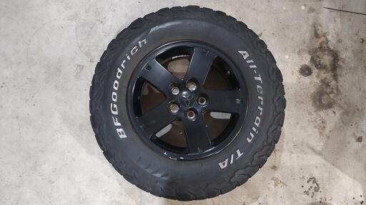 デリカD5 16インチ 純正黒塗装