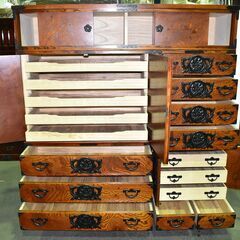 【ヤ取終了3/31】≪zy868≫美品 岩屋堂箪笥 最高級 着物箪笥/和箪笥 3分割 鍵付き/観音開き 漆塗り ケヤキ 南部鉄器飾 41217-02