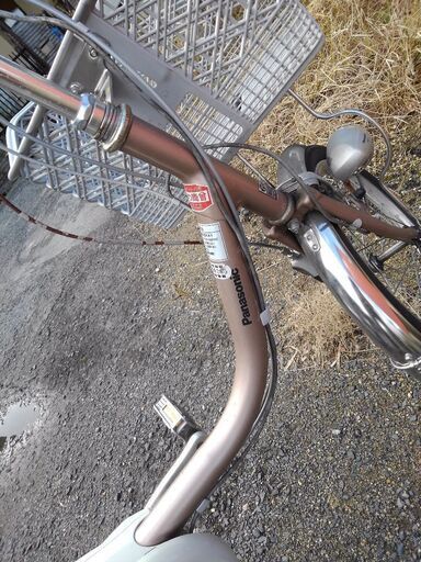 三輪車自転車、バッテリー良好、タイヤ交換しました、長年のサビ、汚れあります、サドル破れあります。
