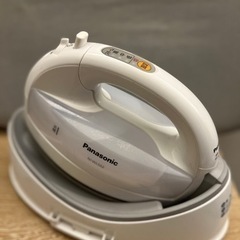 【Panasonic】  高性能　コードレススチームアイロン&ア...
