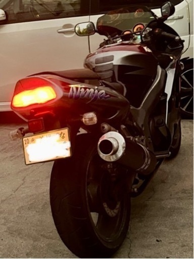 カワサキzx9r-b 多少値下げします。
