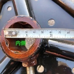 田植え機の後輪の２本　(引き取り限定)