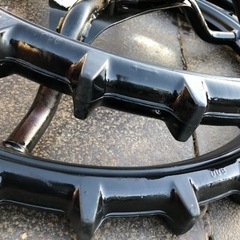 田植え機の後輪の２本　(引き取り限定)