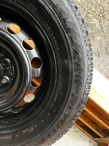 大幅値引き スタッドレスタイヤ・アルミホイール付き 195/65R15 プリウス