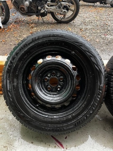 鉄ホイール付き スタッドレスタイヤ 195/65R15 プリウス