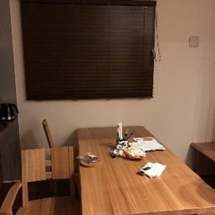 【12月25日受付終了】ダイニングテーブルと椅子一脚とテーブルカバー付き