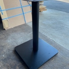 黒いテーブルのスチール脚1