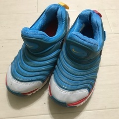 スニーカー　子供用　NIKE