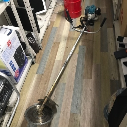 makita マキタ 肩掛式 エンジン刈払機 MEM2610U 芝刈機