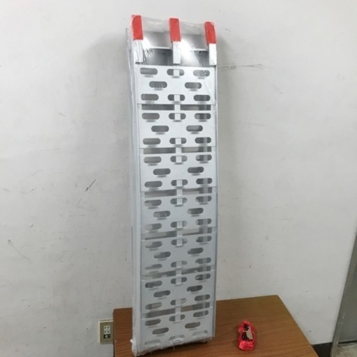 取引場所　南観音　V 2212-452 アルミ製　アルミラダー　折りたたみ式　未使用品　重量約8Kg スタンド2本付属　新品価格約9980円