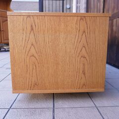 Hiromatsu Furniture(広松木工)のVERA CREPA(ベラクレッパ) オーク材 テレビボード。シンプルなデザインと木目を活かしたスリットが魅力のローボードは北欧スタイルや和モダンにCL305