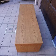 Hiromatsu Furniture(広松木工)のVERA CREPA(ベラクレッパ) オーク材 テレビボード。シンプルなデザインと木目を活かしたスリットが魅力のローボードは北欧スタイルや和モダンにCL305