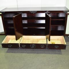 【ヤ取終了8/19】≪zy872≫美品 岩屋堂箪笥 桜木作 最高級 サイドボード 鳴子型/和箪笥 観音開き 漆塗り ケヤキ 南部鉄器飾 41217-06