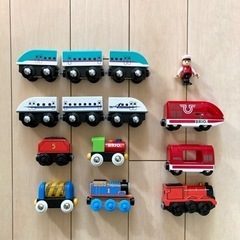 【値下げ】BRIO 木の電車おもちゃ　車両＆線路セット