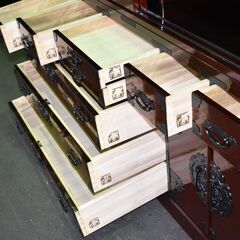 【5/10ジモ家財便終了】≪zy873≫美品 筑後民芸 高級 食器棚/水屋箪笥 ガラス引戸 2分割 鍵付き/観音開き 漆塗り/うるし ケヤキ/欅 41217-07