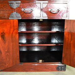 【5/10ジモ家財便終了】≪zy873≫美品 筑後民芸 高級 食器棚/水屋箪笥 ガラス引戸 2分割 鍵付き/観音開き 漆塗り/うるし ケヤキ/欅 41217-07