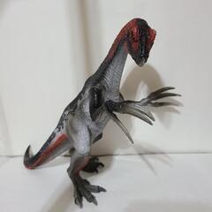 恐竜フィギュア(多分テリジノサウルスと思います。)