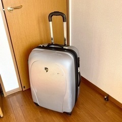 キャリーケース　旅行かばん　スーツケース　海外旅行